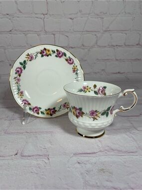 Vintage Elizabethan Floral Fine Bone China Footed Teacup and Saucer Set England